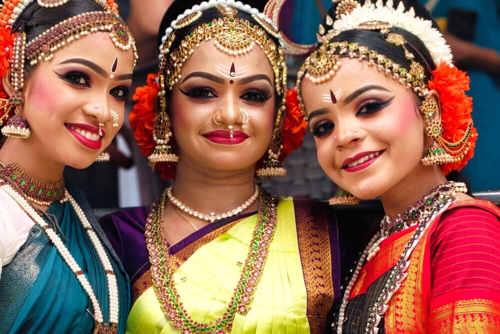 Rājaśyāmā Bharatanatyam students